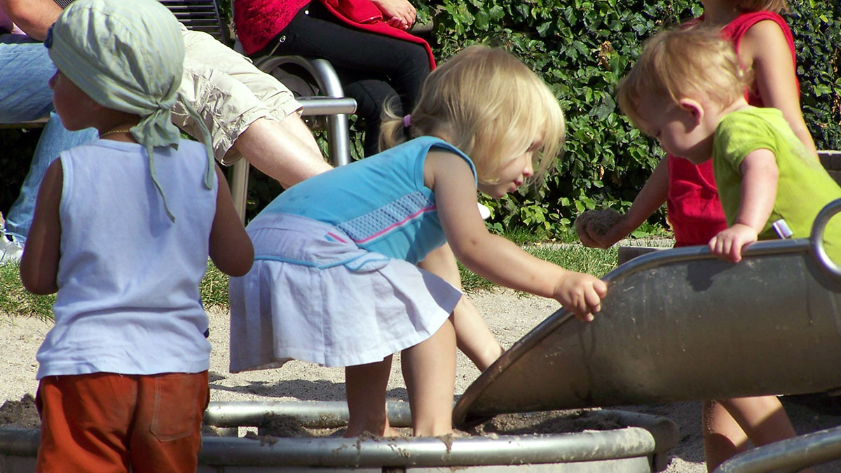 10 GUTE ARGUMENTE, WARUM KINDER SPIELEN MÜSSEN