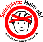 Helm ab auf dem Spielplatz