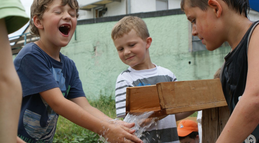 spielende Kinder