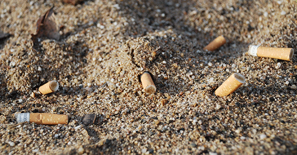 zigaretten-kippen-auf-dem-spielplatz