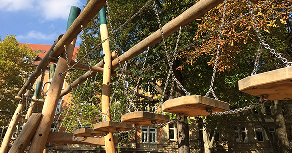 Vielseitiges Klettergerät auf dem Spielplatz Archivplatz in Karlsruhe