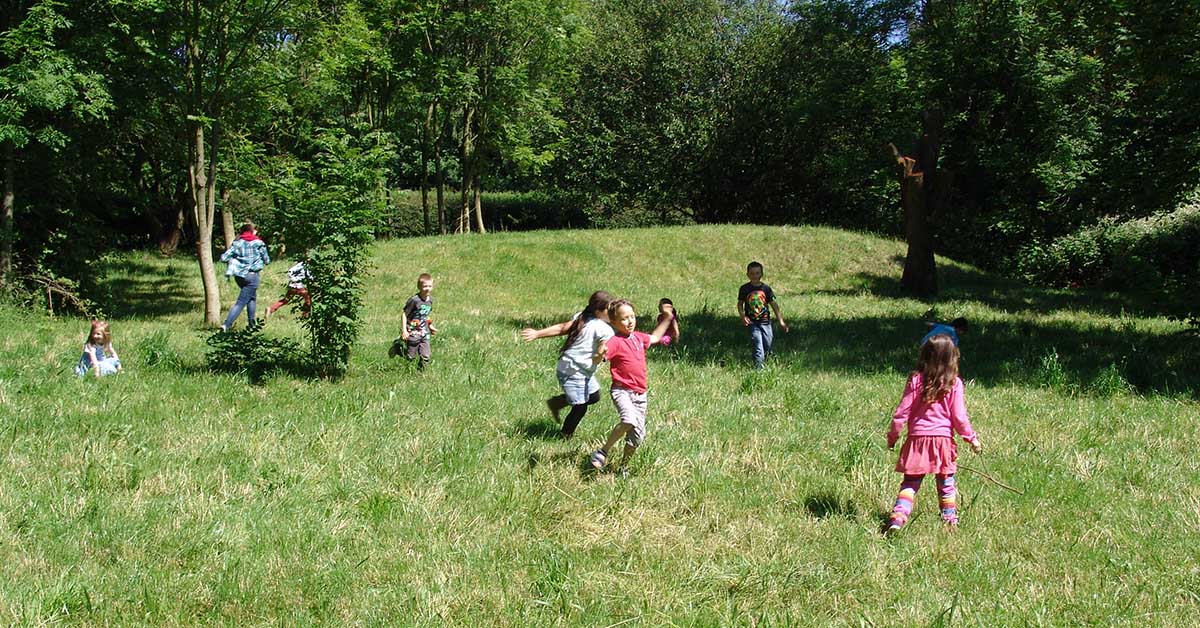 In Zusammenarbeit mit Schulen sollen noch mehr Kinder für die Flächen begeistert werden. Foto: Wildnis für Kinder