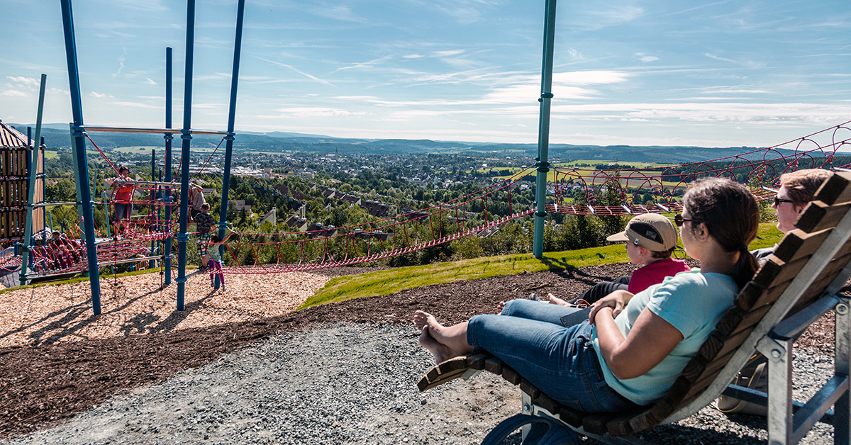 Überall befinden sich Ausstiegs- und Sitzgelegenheiten. Foto: Medebach Touristik