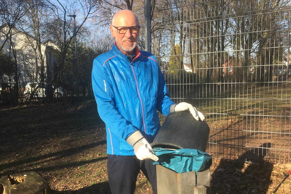 ICH LÄCHLE UND SAGE: „NEHMT EUREN KRIMSKRAMS MIT.“