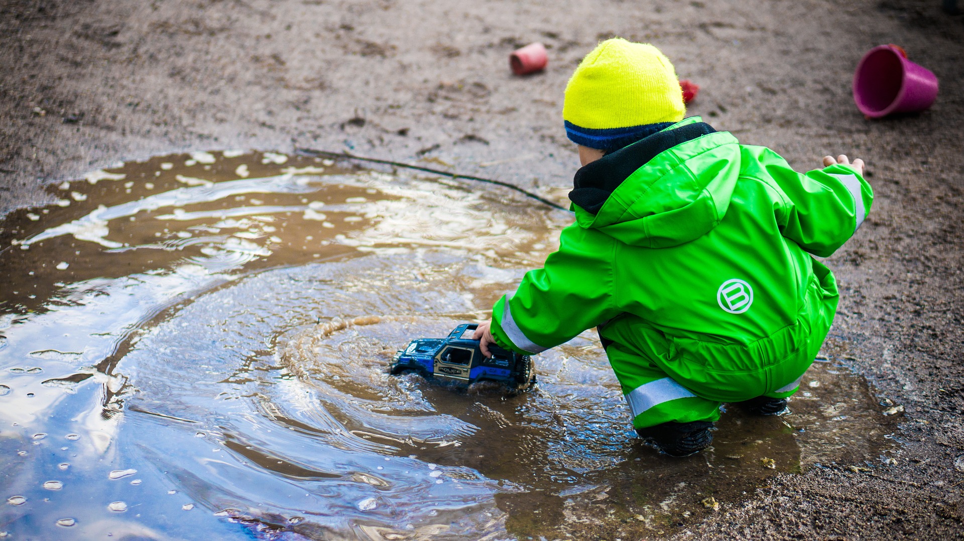 AUF DEM SPIELPLATZ WOHNEN FLECKENZWERGE – NA UND?!