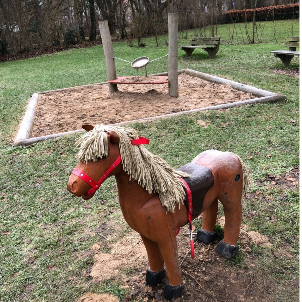 Spielplatz mit Pferd in Euskirchen 