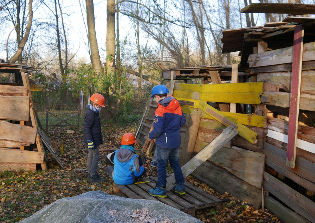 Hütten bauen Abenteuerspielplatz Melverode