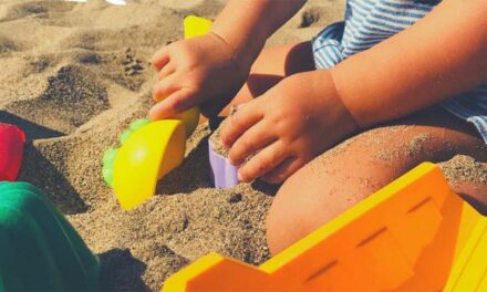 MÜSSEN KLEINKINDER AUF DEM SPIELPLATZ TEILEN LERNEN?