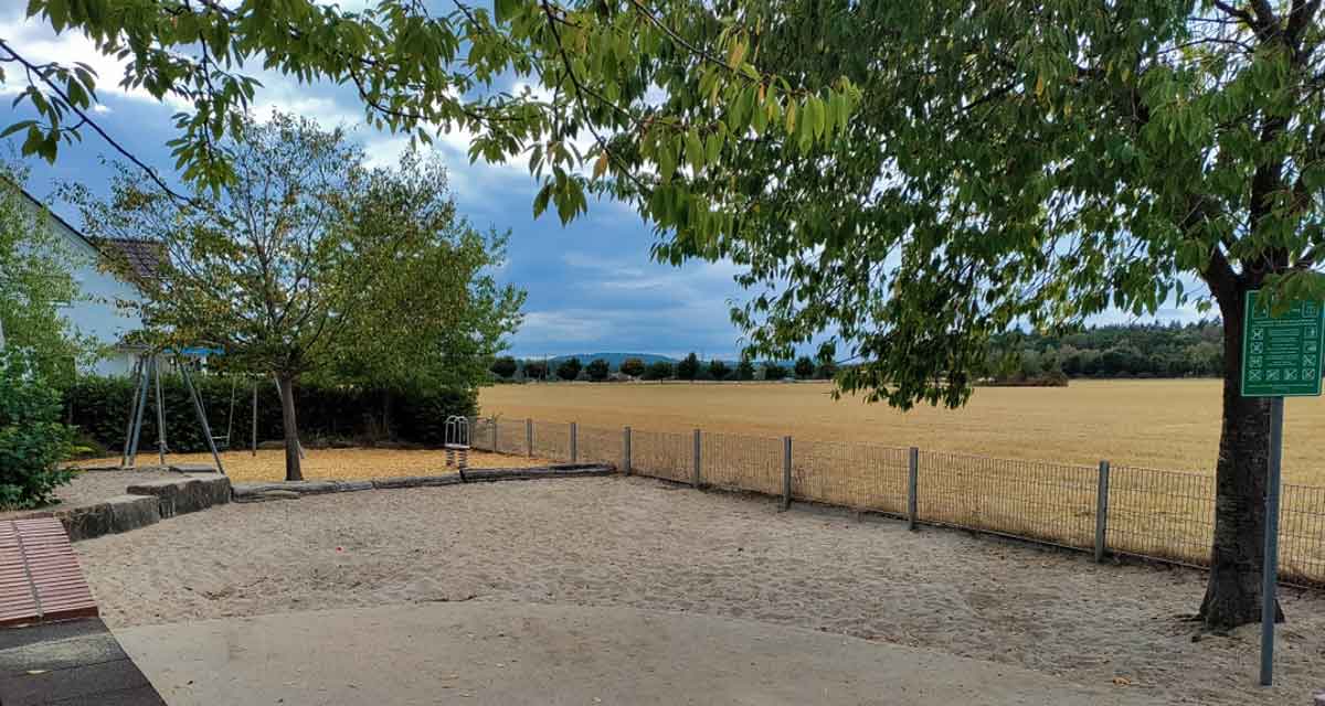 PLÖTZLICH VERSCHWINDET EIN KLETTERSCHIFF VOM SPIELPLATZ?!