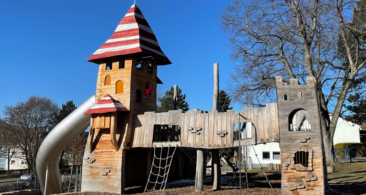 KLETTERN, SPIELEN, LERNEN: DIE SCHÖNSTEN SPIELPLATZ-KLETTERBURGEN IN DEINER NÄHE