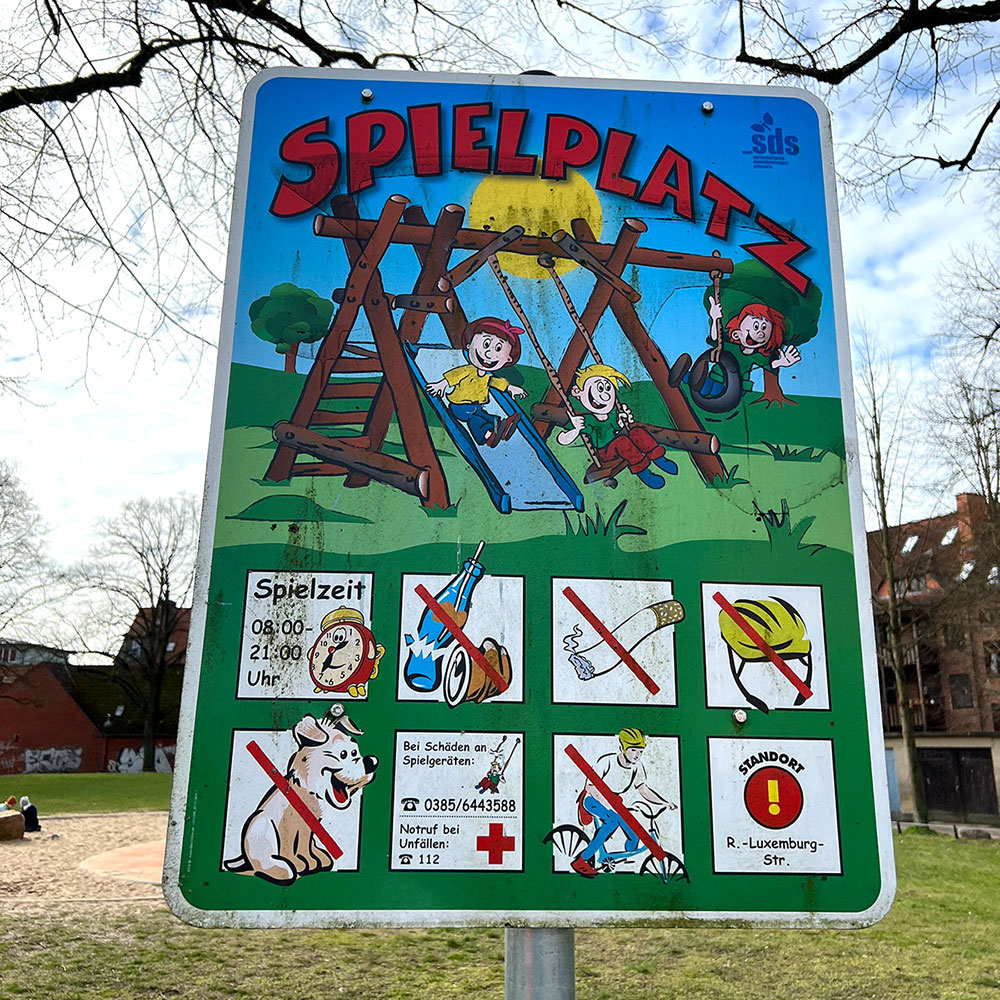 Spielplatzschild