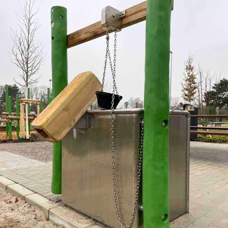 Inklusiver Sandspielbereich / Matschanlage auf dem Spielplatz Asberger Straße in Moers