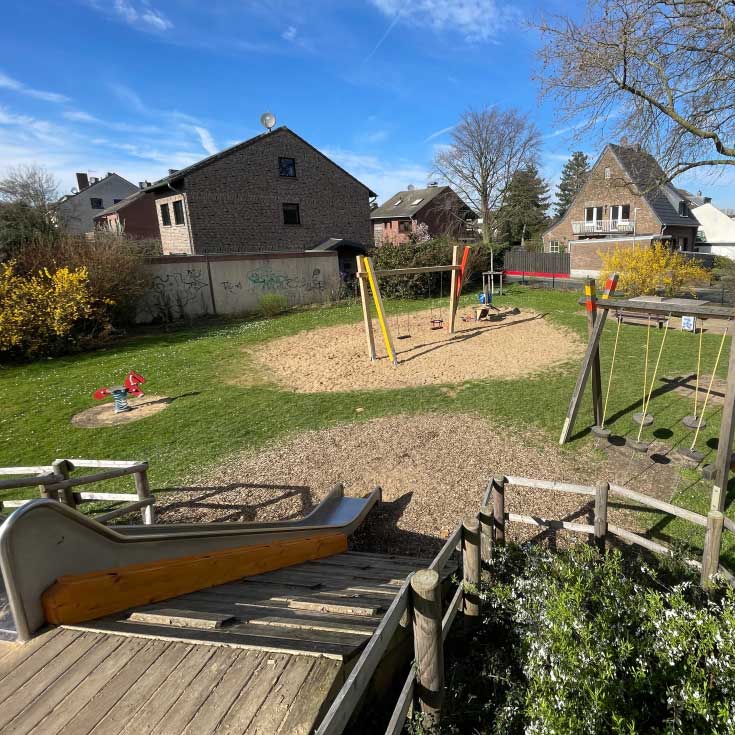 Blick von oben auf dem Spielplatz Helmholtzstraße in Moers