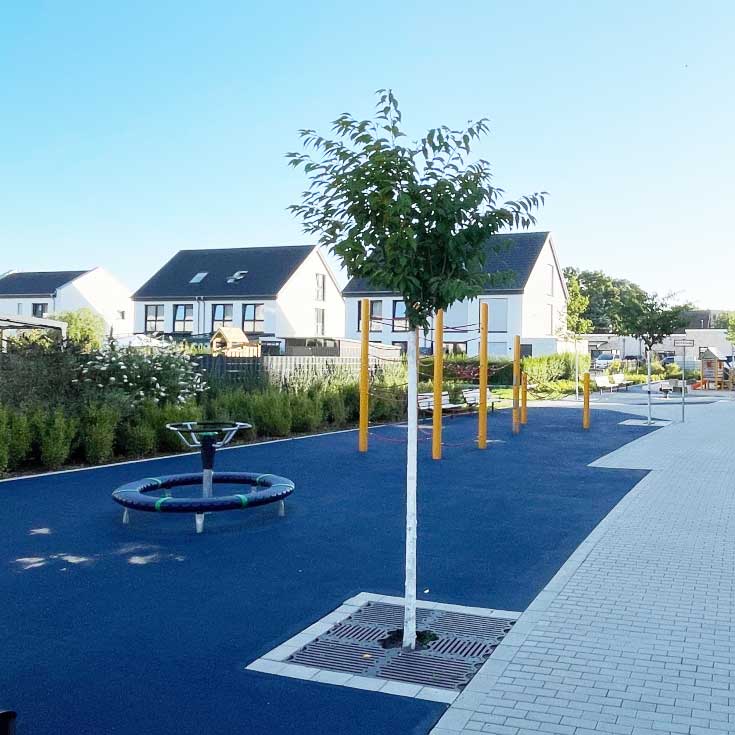 inklusive Spielplatz "Marie-Curie-Straße" in Moers mit befahrbarem Fallschutz