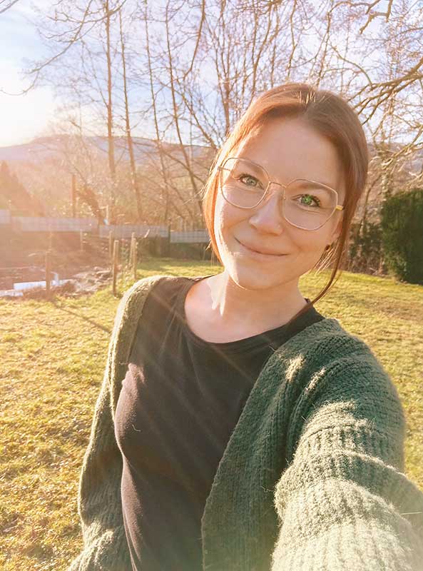 Steffi von Spielplatzbienchen in der Natur unterwegs
