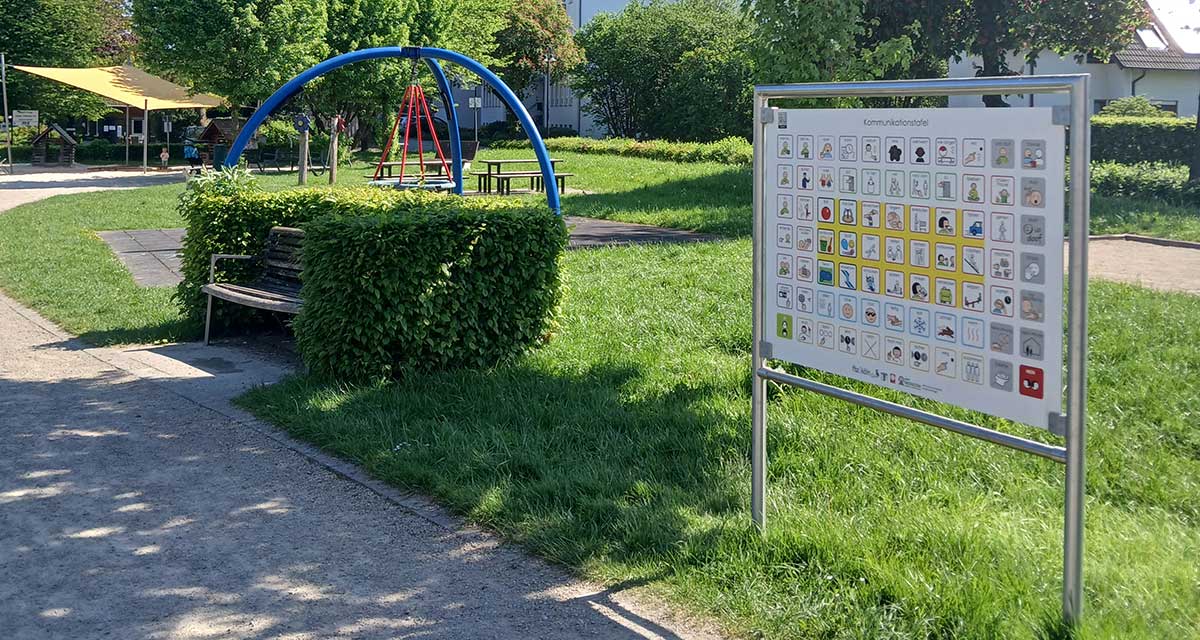 Kommunikationstafeln machen Spielplätze inklusiver – Verständigung ohne Worte