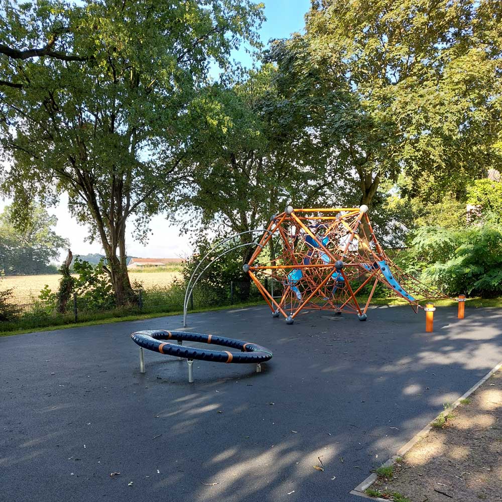 barrierefreier Spielplatz in Steinfurt mit Kletter- und Drehelement